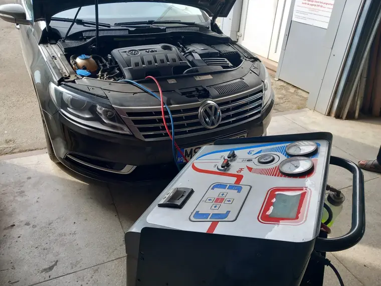 Încărcare freon la un VW Passat CC